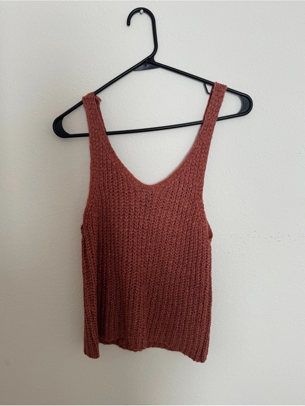 moon & madison Rust Knit V-Neck Tank - Picture 2 of 2